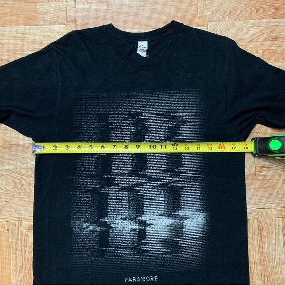 Paramore T-Shirt Size Medium Star-Tee Apparel Band Static Graphic Monuments Rare - Picture 5 of 8